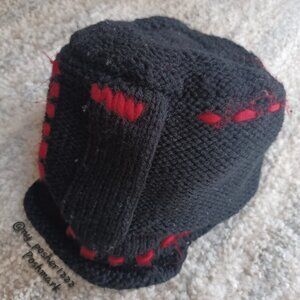 𝖯𝖴𝖳𝖭𝖠𝖬 𝗌𝗈𝗎𝗋𝖼𝗂𝗇𝚐 𝚐𝗋𝗈𝗎𝗉 Hand-Knit Beanie Black